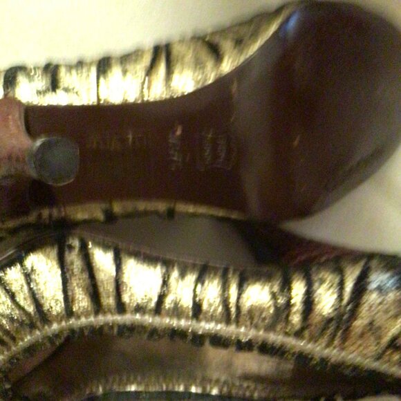 APEPAZZA Pleated Peep Toe Pump Distressed Gold 7.5M Shoe Heel Metallic - Picture 4 of 7